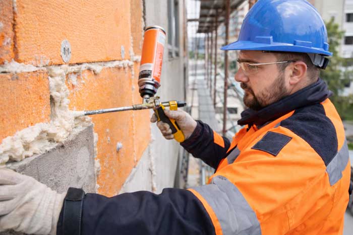 Dış cephe yalıtım ve mantolama uygulaması yapan uzman ekip